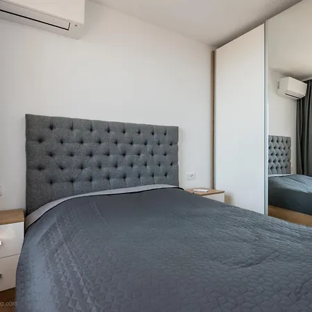 Bright One Bedroom With Parking Space Апартаменты Варна
