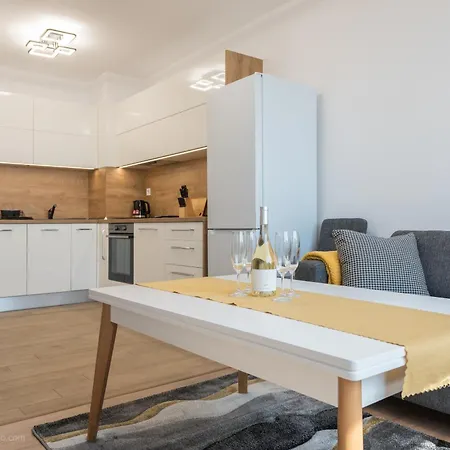 Апартаменты Bright One Bedroom With Parking Space
