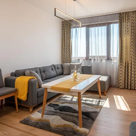 Bright One Bedroom With Parking Space Апартаменты *