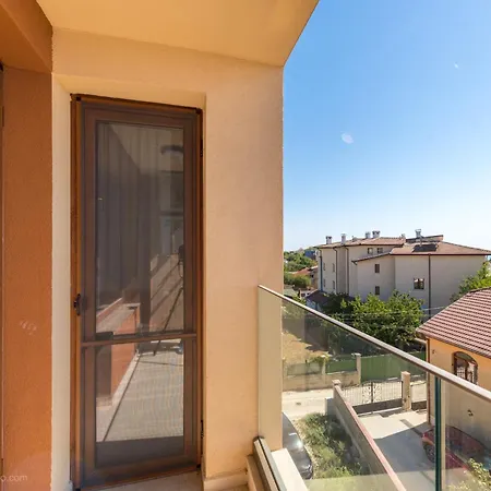 Bright One Bedroom With Parking Space Апартаменты